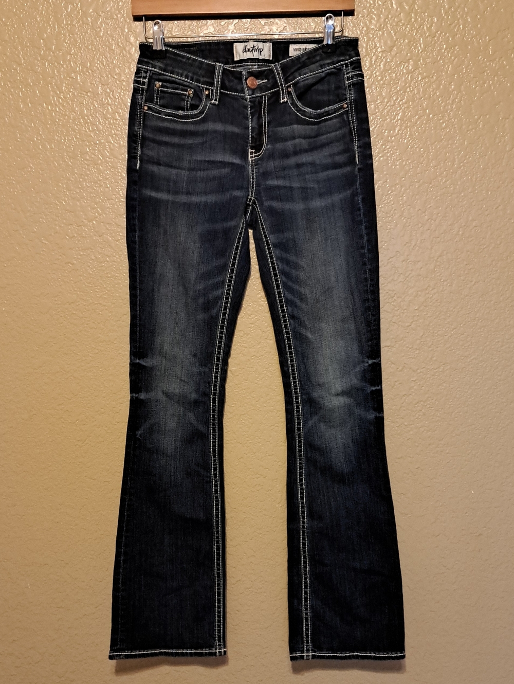 Daytrip Dark Wash Women's Jeans with Contrast Stitching. Size 25L Virgo Bootcut.